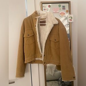Levi’s Women's '90s Sherpa-Lined Corduroy Trucker Jacket small tan and white
